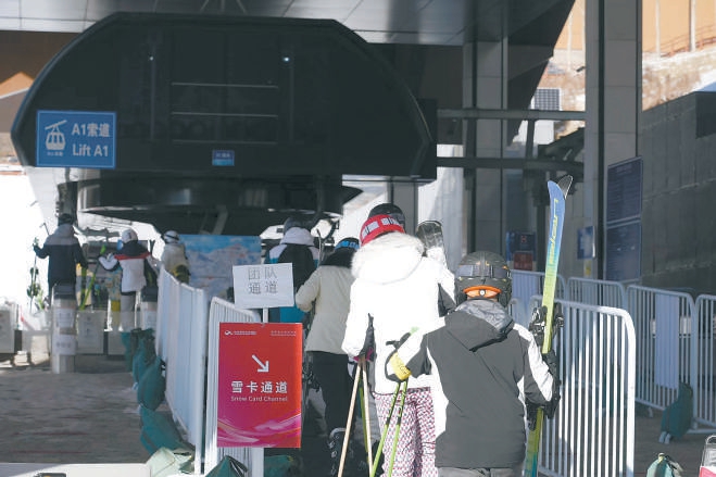 延庆奥林匹克园区拥有“雪飞燕”、“雪游龙”、延庆冬奥村三大场馆，被称为“山林场馆群”。